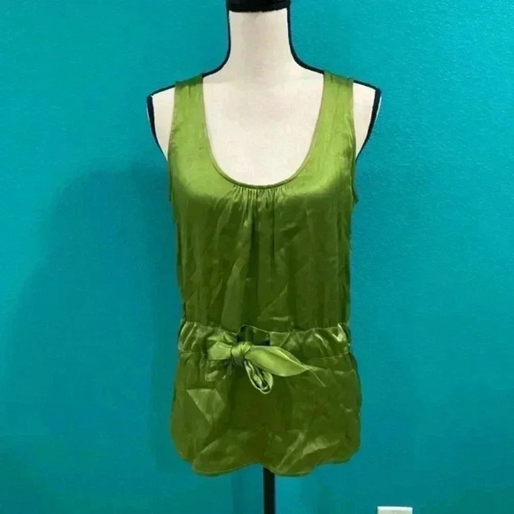 ⭐️ Tory Burch green silk top in size 8 - Picture 1 of 4
